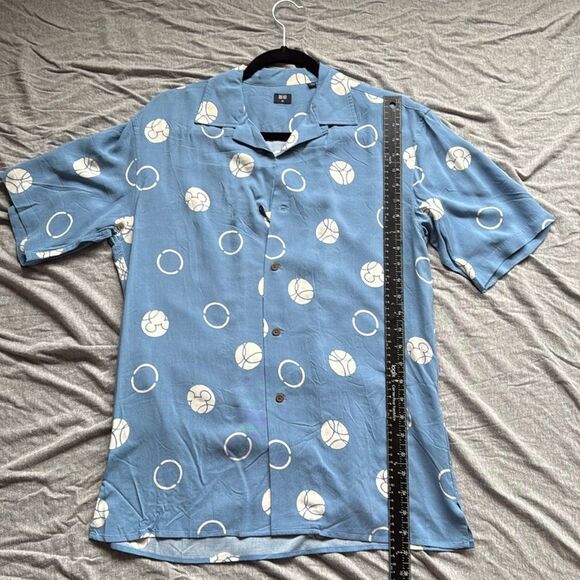 Sz XS Uniqlo Blue & White Geometric Mickey Mouse Disney Button Collar Mens Shirt - Picture 1 of 8